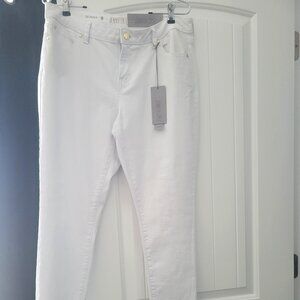 NEW WITH TAGS  JENNIFER LOPEZ SKINNY WHITE JEANS SIZE 12